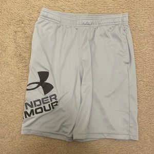 Used underarmer grey shorts